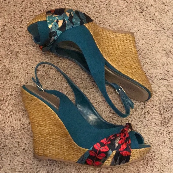 Adorable teal with colorful satin twist wedges - Picture 1 of 4